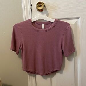 Lululemon pink cropped tee